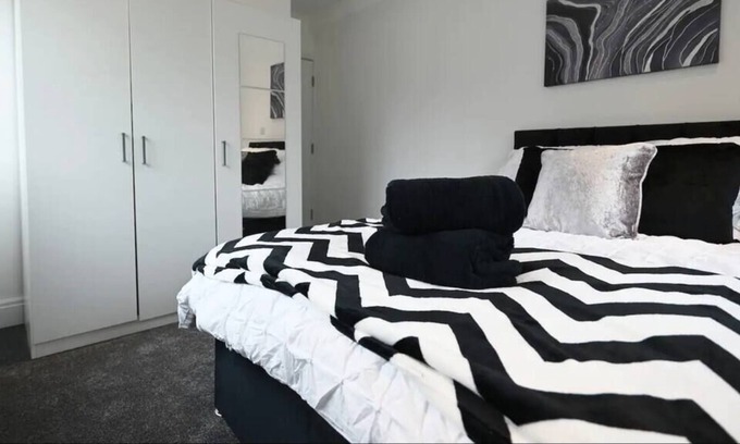 Reading Apartment | Modern 2 bed serviced apartment - Sleeps 4