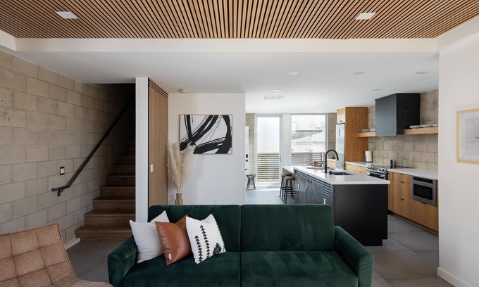 Harborview House | Modern 2 bed w AC in PRIME Little Italy