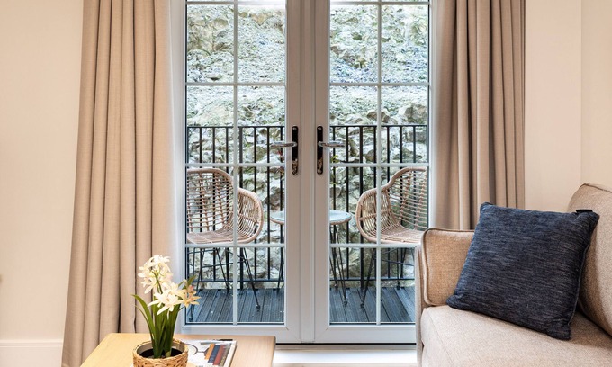 Stoney Middleton Apartment | Modern 2 bedroom 1st floor apartment in the pretty village of Stoney Middleton.