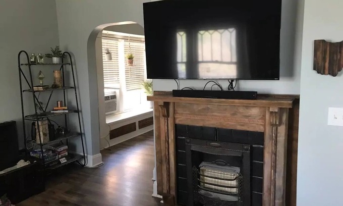 Edgewater House | Modern 2 bedroom apartment - 5 min drive to beach