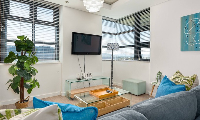 Century City Apartment | Modern 2 Bedroom Apartment in Century City