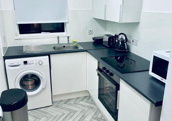 East End Apartment | Modern 2 Bedroom Apartment With Free Parking