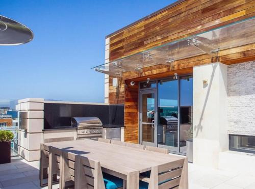 Downtown Apartment | Modern 2-Bedroom Condo with Luxury Amenities