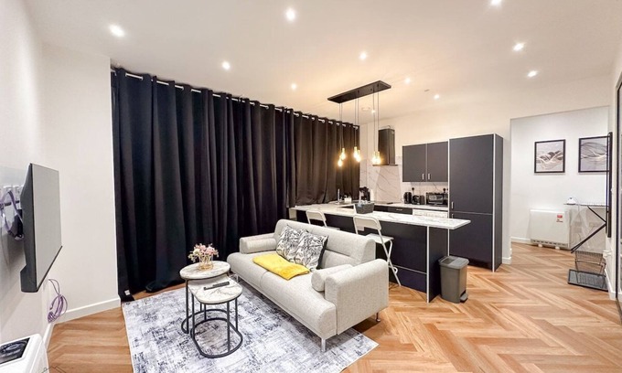 Luton Apartment | Modern 2 Bedroom Flat in Luton Town Centre