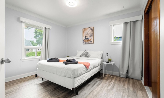 Winnipeg House | Modern 2 Bedroom Home In A Prime Location