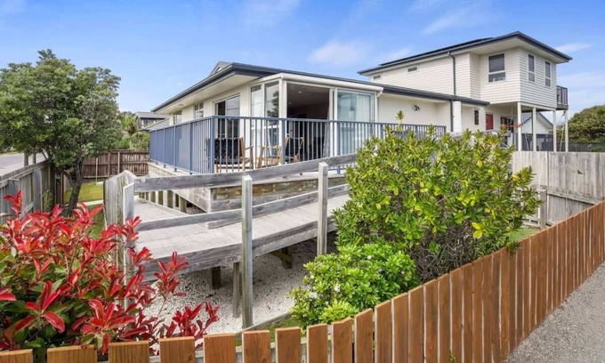 Christchurch House | Modern 2-Bedroom Oasis, Just Steps from the Beach