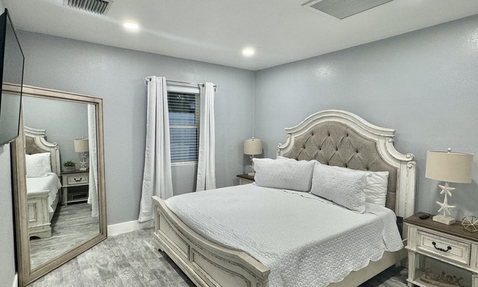 Egypt Lake-Leto Villa | Modern 2 bedroom w King Beds