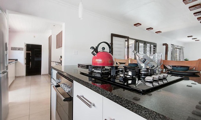Bloubergstrand Villa | Modern 2 BR Villa Pool near Blouberg Beach Wi-Fi