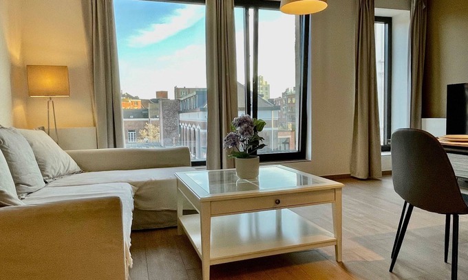Klein-Antwerpen Apartment | Modern 2BR 1.5 BA Near Diamond District by Oneluxstay