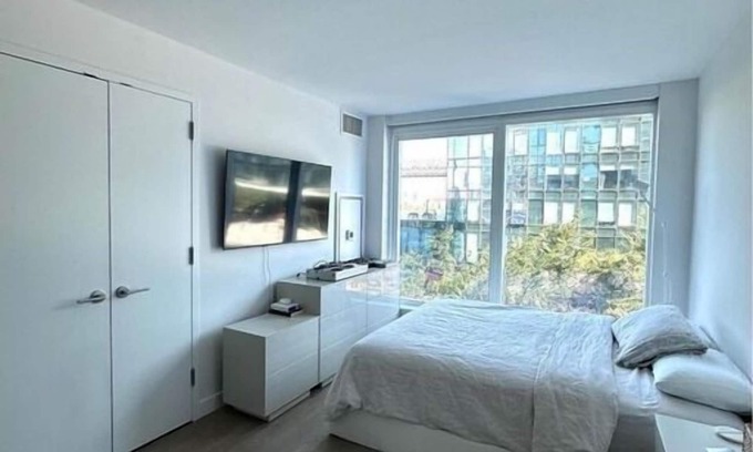Williamsburg Apartment | "Modern 2BR/2BA Apartment - With Williamsburg Bridge Views, NYC!"