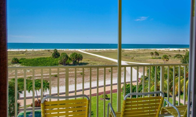 Treasure Island Condo | Modern 2Br/2Ba Beachfront Condo with an Incredible View. Amenities, Pool, Beautiful Beach