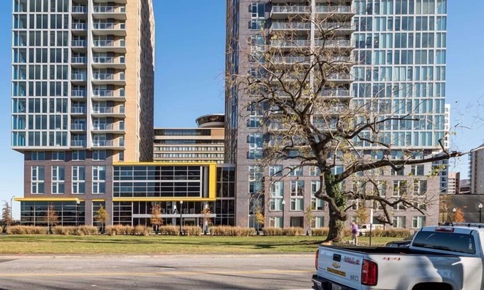 Crystal City Apartment | Modern | 2BR Apartment with Balcony | Crystal City Arlington | by GLS