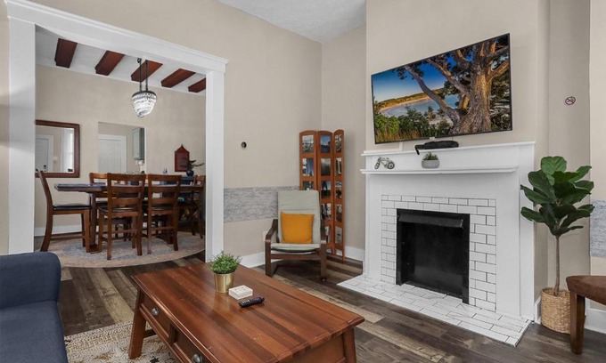 Franklin Park House | Modern 2BR near DT, 8min walk to Park&Conservatory