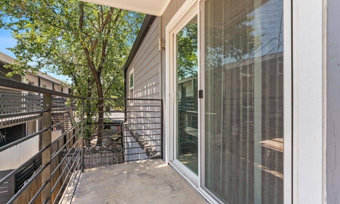Hyde Park Apartment | Modern 2BR Near UT | Hyde Park | Evonify 4351
