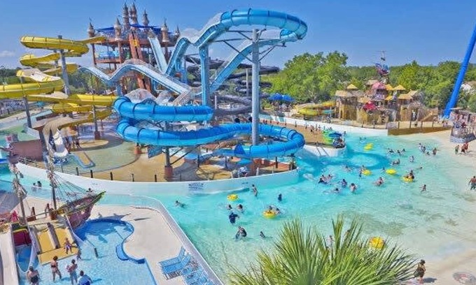 Blanco House | Modern 3 2 two Kings hot tub Fire pit 16min to Wine Trail Nearby Pickleball Courts Pools