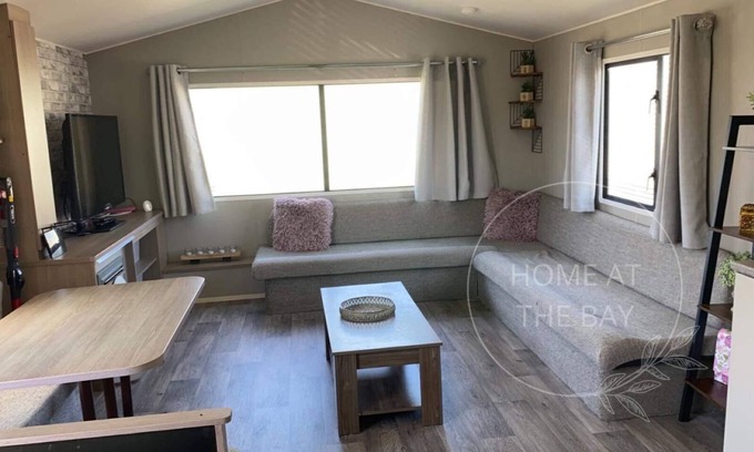 Rhyl Cabin | Modern 3 bed Caravan at Lyons Robinhood in Rhyl