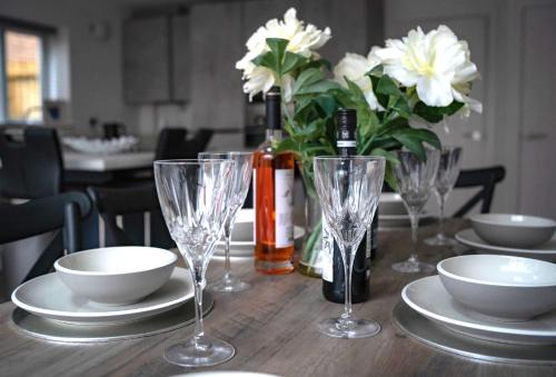 Atlantic Wharf House | Modern 3-Bed Home with Large Parking Space a Short Walk to Cardiff Bay or City Centre Contractor Friendly"