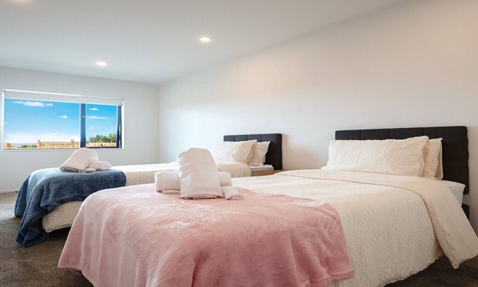 Waterview Villa | Modern 3-Bedroom in Waterview