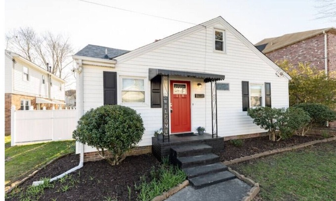 Greensboro House | Modern 3 BR home - Fireplace-Close to everything