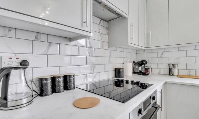 Hainault House | Modern 3Bed Escape - Work&Relax - Free Parking