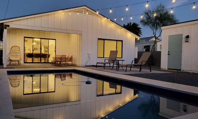 Coronado House | Modern 3Bedroom |Central PHx | HeatedPool