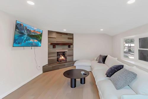 Park Forest Village House | Modern 3BR With Big Kitchen & TV Rm