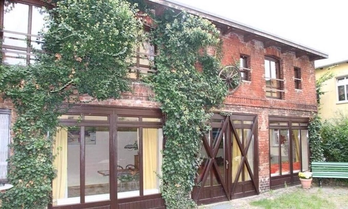 Reinickendorf House | Modern 3V apartment in a listed building in Berlin's Reinickendorf area