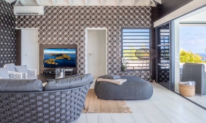 Devet Villa | Modern 4 BDRM Carribean Villa w Pool