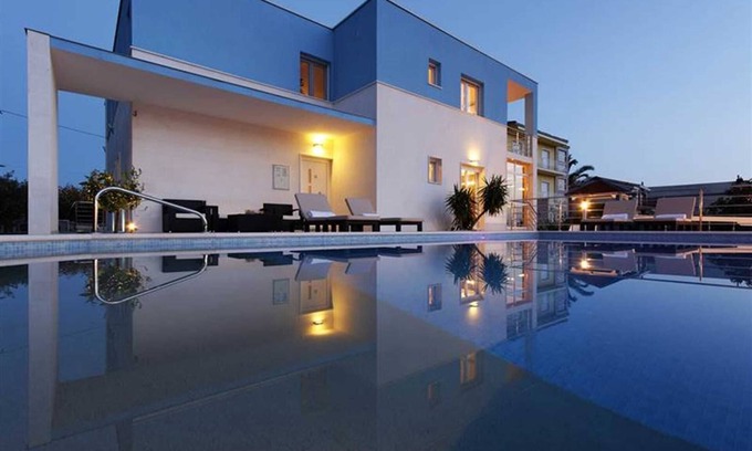 Podstrana Villa | Modern 4-BR Villa for 9 with private heated pool, close to the beach