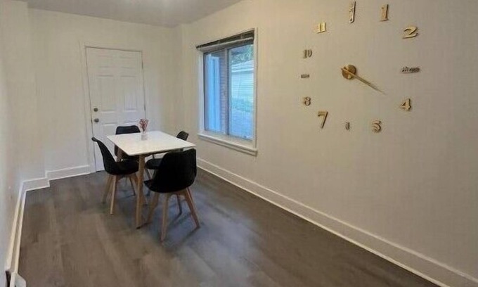 Squirrel Hill South House | Modern 4B Home in Sq Hill