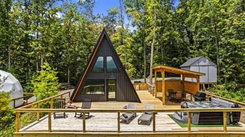 Hartford Ski Chalet | Modern A-Frame Cabin with Breathtaking Views of the Smoky Mountains, Perfect for Families or Groups