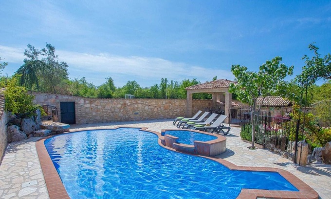 Nova Vas Other | Modern and comfortable apartment for 5 persons, with shared pool and garden