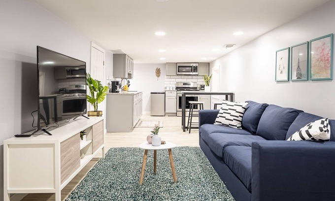 Logan Square Apartment | Modern and Comfy 1BR Apartment in Logan Square!