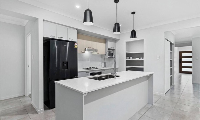 Park Ridge House | Modern and Cozy Family Home