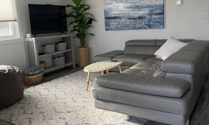 Duluth Cottage | Modern and cozy home near UMD. Dog Friendly!