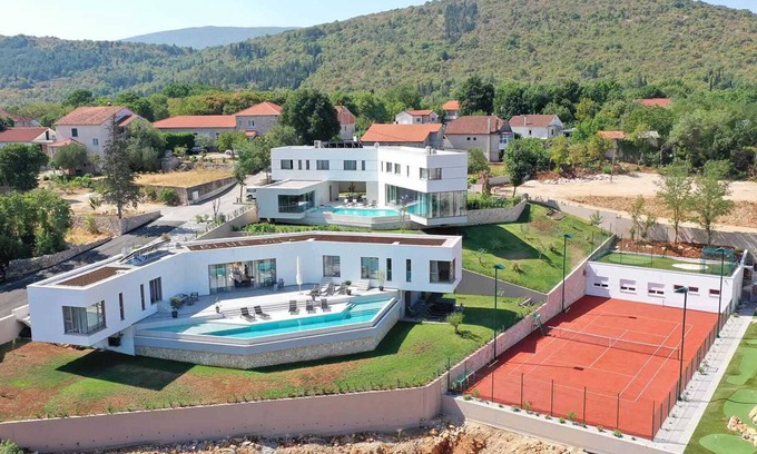 Zmijavci Villa | Modern and luxurious villa with swimming pool