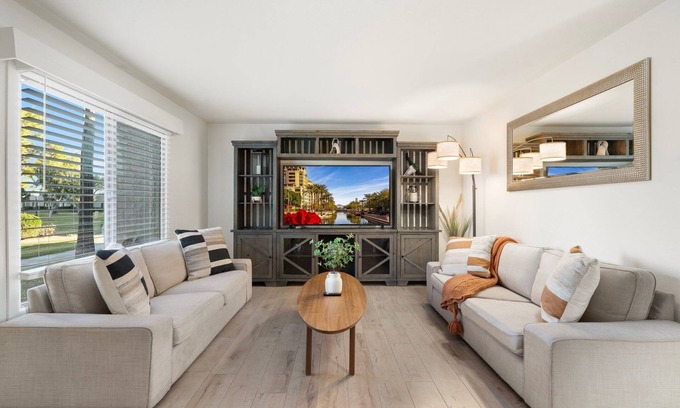 South Scottsdale House | Modern and Spacious 3 Bdrm Scottsdale Townhouse!