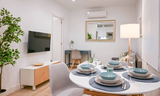 Las Acacias Apartment | Modern Apartment in Acacias with Excellent Location in the Center of Madrid