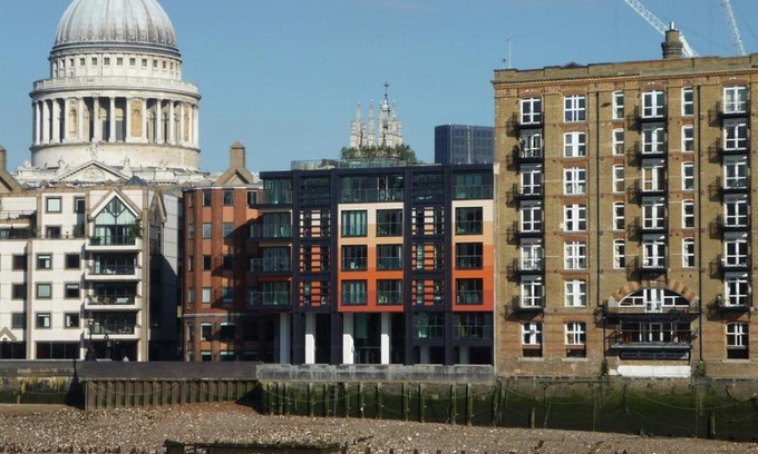 Queenhithe Apartment | Modern Apartment in Central London By River Thames
