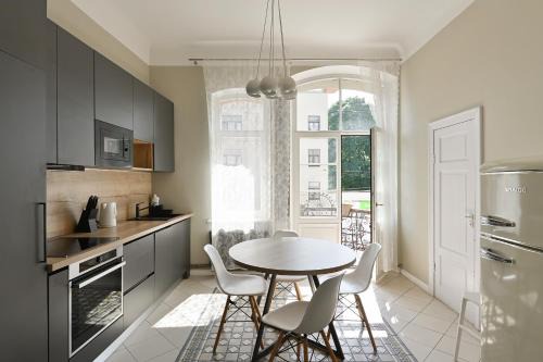 Agenskalns Apartment | Modern apartment in historical building with car parking!