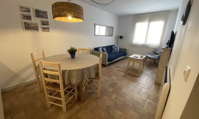 Llafranc Apartment | Modern apartment in Llafranc with A/C. No view