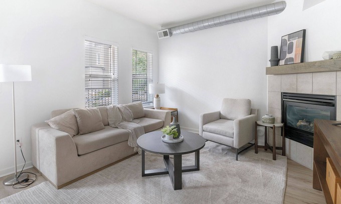 North Broadway - Holiday Apartment | Modern Apartment in Prime Location (ID1248X586)