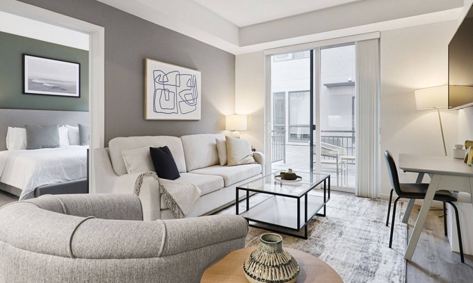 Downtown Oakland Apartment | Modern Apartment in Prime Location (ID7668X57)