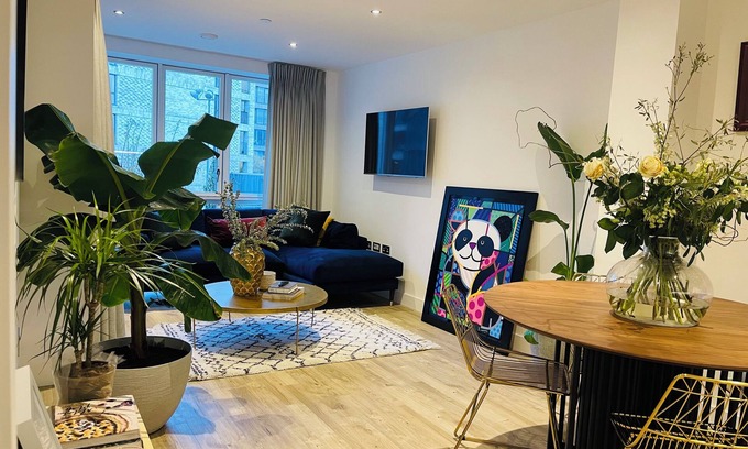 Stratford Apartment | Modern apartment in the heart of London.