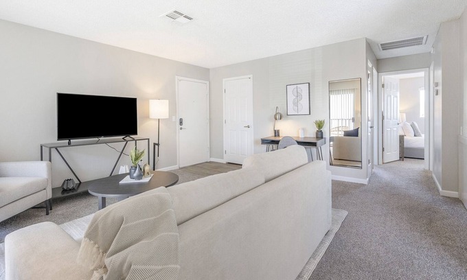 Spring Valley Apartment | Modern Apartment in Prime Location (ID9400X62)