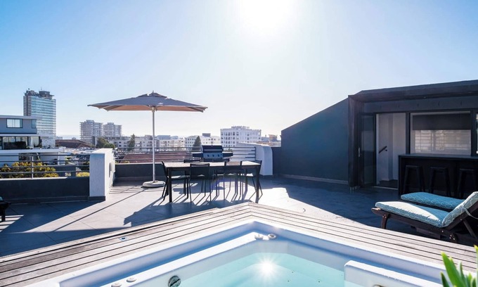 Three Anchor Bay Apartment | Modern Apartment w Rooftop Deck and Jacuzzi Penthouse on S