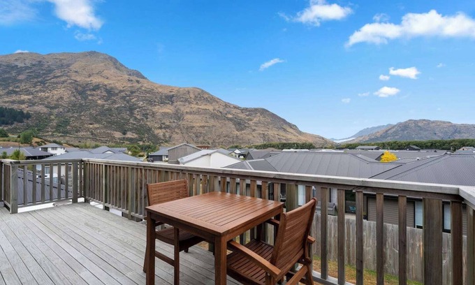 Lower Shotover Apartment | Modern Apartment with Coronet & Remarkables views