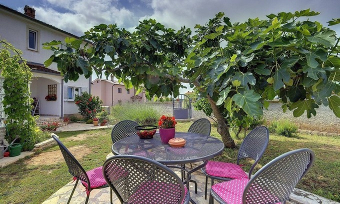 Liznjan Apartment | Modern apartment with BBQ, sea view, WiFi