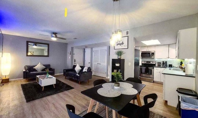 Highland Condo | Modern ATX Getaway