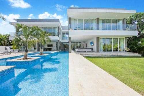 Bavaro Villa | Modern Brand New Villa with Pool, Jacuzzi, Chef at Cocotal Golf & Country Club